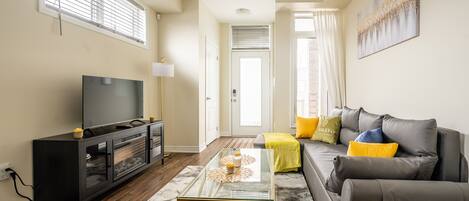 Premium Townhome, 1 Bedroom, Kitchen, City View | Living area | 43-inch flat-screen TV with cable channels, TV, Netflix