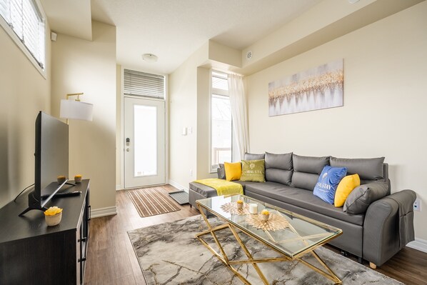 Premium Townhome, 1 Bedroom, Kitchen, City View | Living area | 43-inch flat-screen TV with cable channels, TV, Netflix - GLOBALSTAY. 1BR TH. Heart of Wine Region (Lincoln)