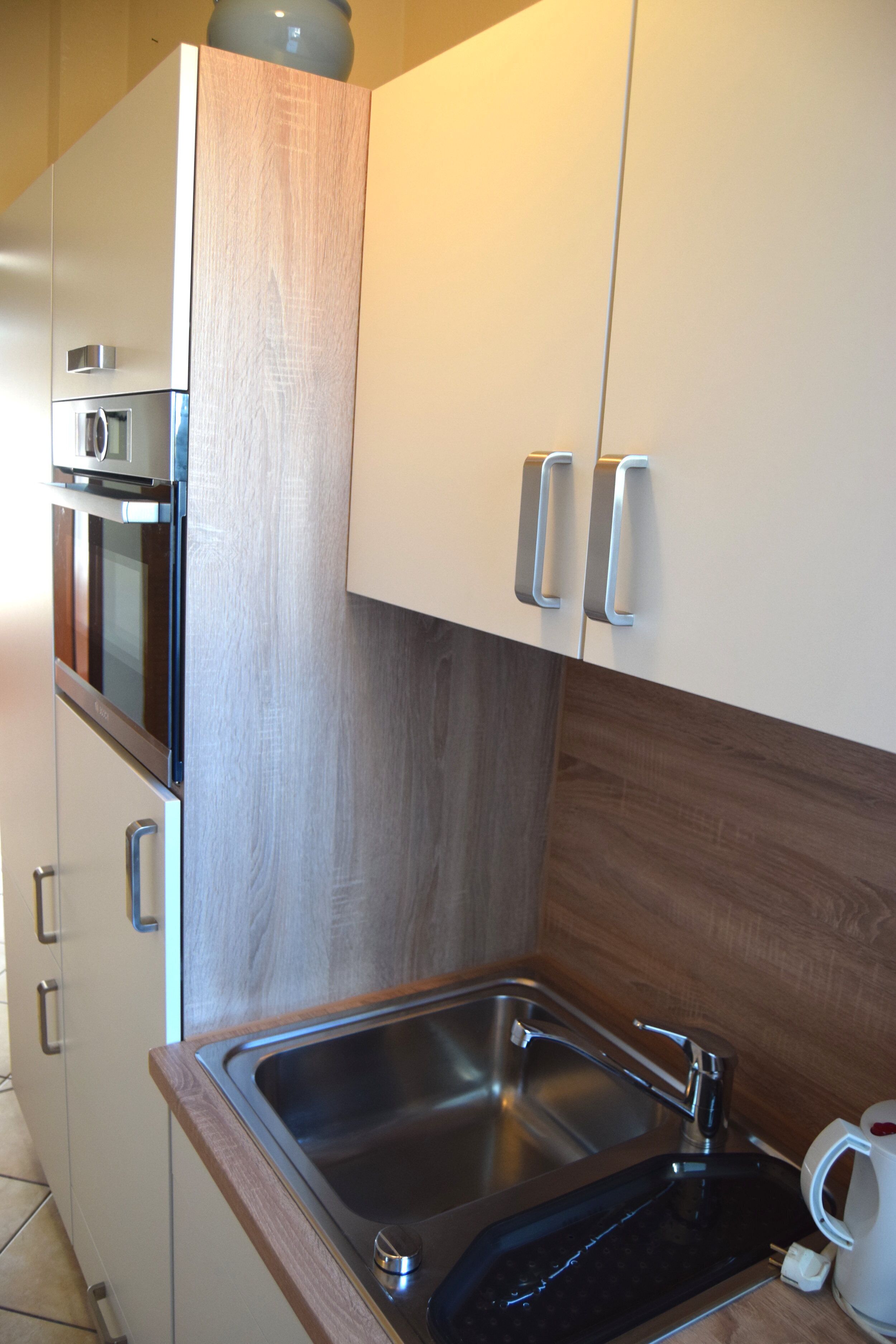 Kühlschrank, Mikrowelle, Ofen, Geschirrspüler