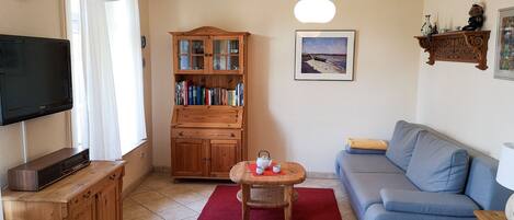 Televisio, pöytätennispöytä, stereot