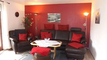 Fernseher, DVD-Player, Stereoanlage