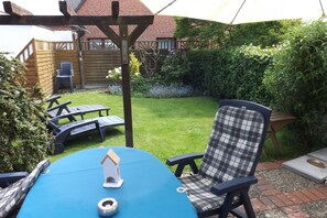 Outdoor dining - Haus "reinhard" in Ruhiger Lage Direkt am Wäldchen (Büsum)