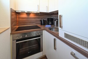 Kühlschrank, Ofen, Herdplatte, Geschirrspüler