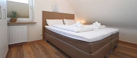 1 bedroom, travel cot, free WiFi