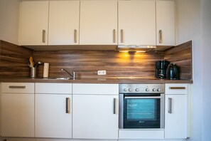 Køleskab, ovn, kogeplade, opvaskemaskine