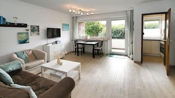 Fernseher, Bücher, Stereoanlage