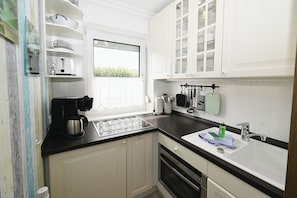 Køleskab, mikrobølgeovn, ovn, kogeplade