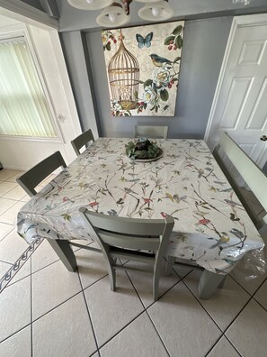 Dining - Family-sized house with only 5 minutes away from downtown! (Fort Myers)
