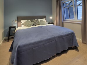 2 bedrooms, travel cot, free WiFi