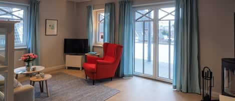 Tv, pejs, dvd-afspiller, bøger