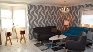 Fernseher, DVD-Player, Stereoanlage