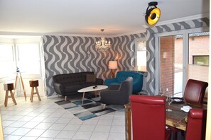 Fernseher, DVD-Player, Stereoanlage