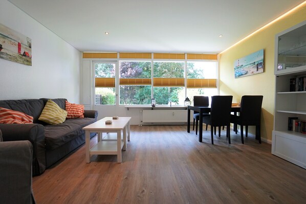 TV - Wohnung "meeresleuchten" mit Südterrasse - Hunde Herzlich Willkommen! (Büsum)