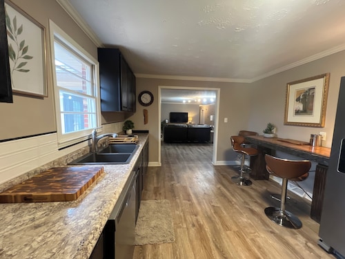 Convenient Location-Private watch the sun come up over a beautiful pasture