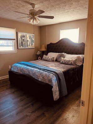 2 habitaciones, escritorio, cuna de viaje y wifi 