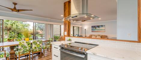 Condo, 2 Bedrooms | Private kitchen