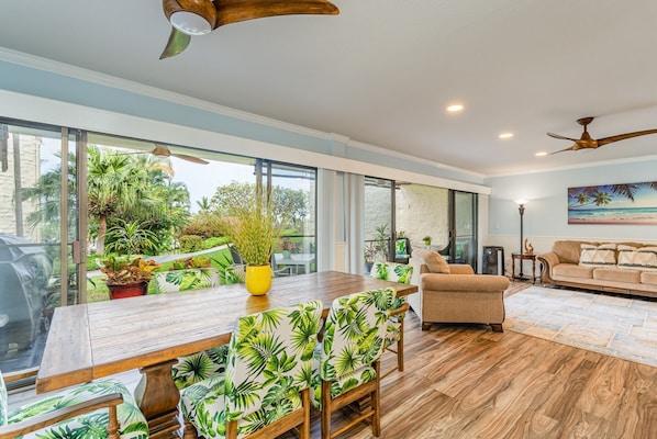 Condo, 2 Bedrooms | Living area