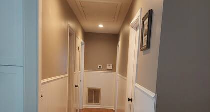 Quiet neighbor just 2 minutes from downtown Sparta TN