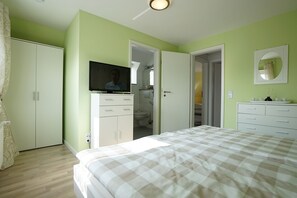 3 bedrooms, iron/ironing board, free WiFi