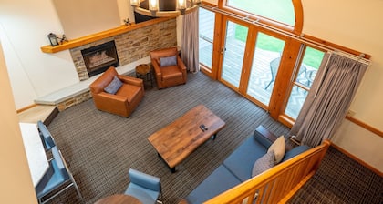 Fully Renovated Condo - Sleeps 9!