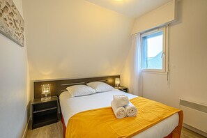 2 slaapkamers, een strijkplank/strijkijzer, gratis wifi, beddengoed