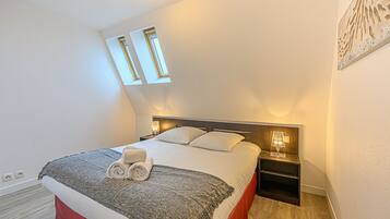 2 bedrooms, iron/ironing board, free WiFi, bed sheets