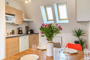 Fridge, microwave, coffee/tea maker, electric kettle