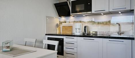 冰箱、微波炉、烤箱、炉灶