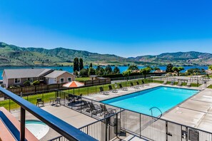 A heated pool - Exquisite lakefront condo with 5 pools, hot tub, tennis, fireplace & W/D (Chelan)