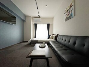 TV, offices - Nagomi by b hotel | Comfortable Studio Stay N21 (Hiroshima)