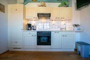 Køleskab, mikrobølgeovn, ovn, kogeplade