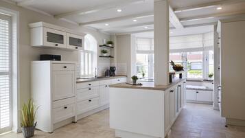 冰箱、微波炉、烤箱、炉灶