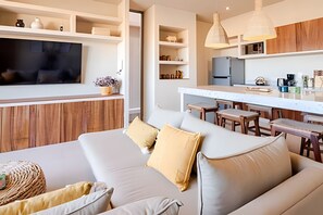 Departamento | Área de sala de estar | Televisión de pantalla plana de 65 pulgadas con canales por cable