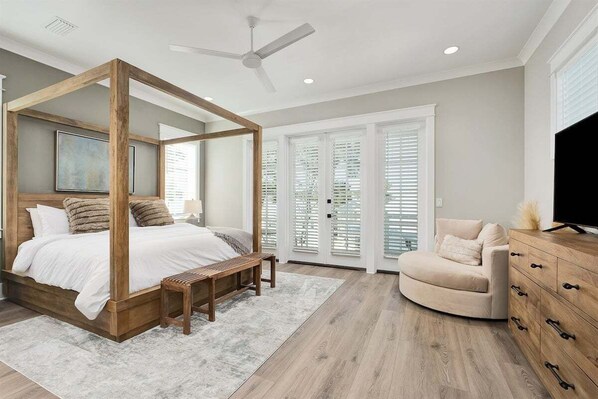 4 bedrooms, desk, iron/ironing board, free WiFi