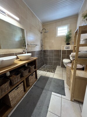 تجهيزات دش، مجففات شعر، مناشف