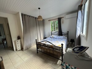 3 عدّة غرف نوم وواي فاي وملاءات أسرّة