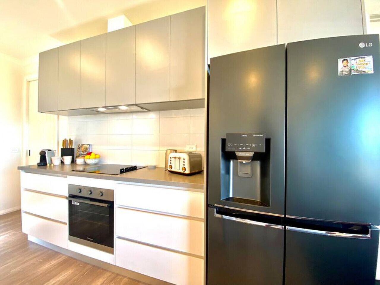 Coffee/tea maker, fridge, microwave, oven