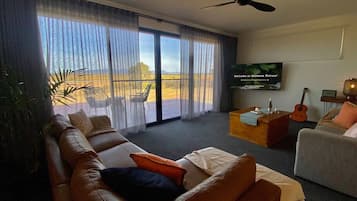 Smart TV, books, stereo