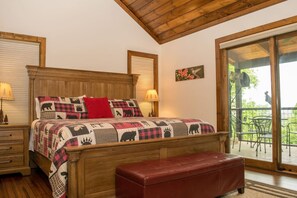 4 bedrooms, iron/ironing board, WiFi, bed sheets - Mountaineer Lodge - Hot Tub/Views/Walkable 2 Town (Boone)