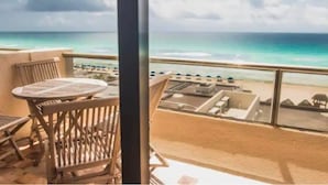 Premium Apartment, 2 Bedrooms, Beach View, Oceanfront | Dapur peribadi | Peti sejuk, ketuhar gelombang mikro, ketuhar, dapur 