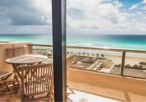 Premium Apartment, 2 Bedrooms, Beach View, Oceanfront | Private kitchen | Fridge, microwave, oven, stovetop - 2 Bedrooms Ocean View Condo (Cancun)