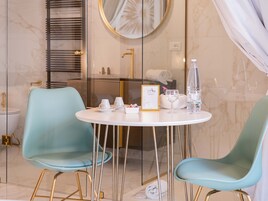 华丽套房 | 意大利 Frette 床单、高档床上用品、羽绒被、加厚床垫