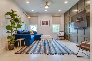 Televisor, estèreo i oficines 