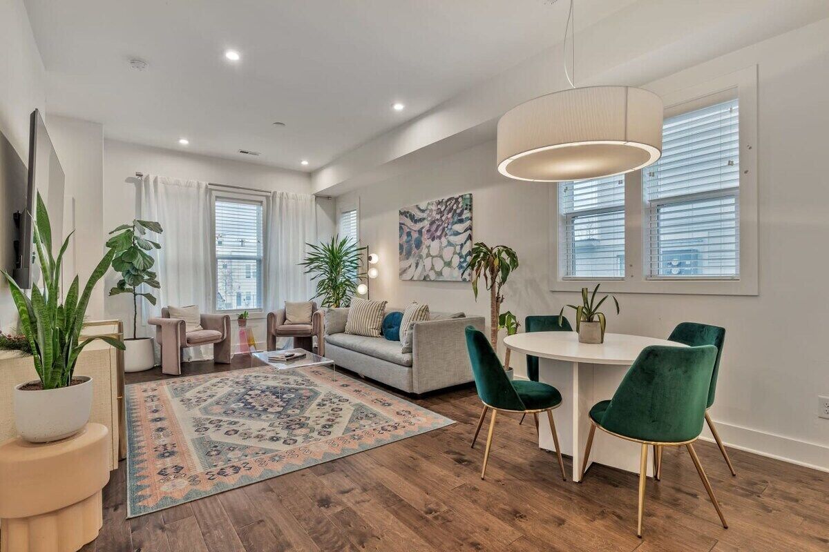 Hall House: Rooftop Oasis Near Artsy East Nash