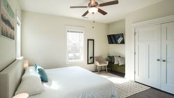 6 bedrooms, desk, iron/ironing board, WiFi