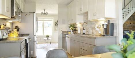 Frigorífic, microones, forn i placa de cuina