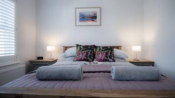 2 bedrooms, iron/ironing board, WiFi