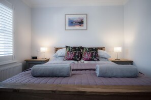 2 bedrooms, iron/ironing board, WiFi - Ty Melyn - 2 Bedroom Cottage - Tenby (Tenby)