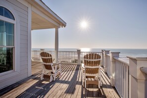 Terrace/patio - Grey Goose: Private Pool, Hot Tub, Outdoor Kitchen & Direct Beach Access (Murrells Inlet)