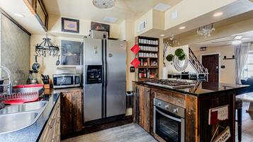 House, Multiple Beds, Balcony, Garden View | Private kitchen | Fridge, microwave, oven, stovetop